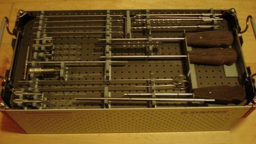 Synthes 105.210 locking periarticular plating system 