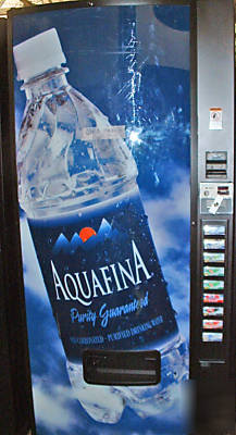 Aquafina 600 e dixie narco can & bottle vending machine