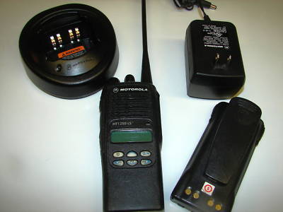 Motorola HT1250-ls+ lmt keypad 403-470 uhf - nice