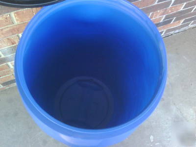 30 gallon plastic drum with removable lid, metal lever