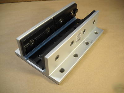 8020 high cycle linear bearing 40 s 40-6836 used