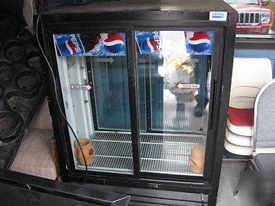 Double sliding door pepsi beverage cooler