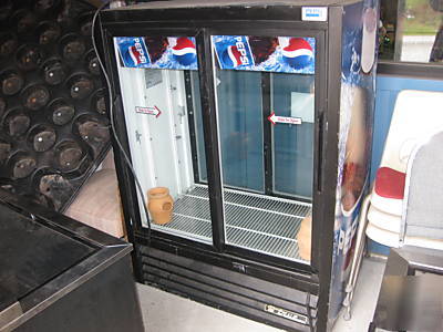 Double sliding door pepsi beverage cooler