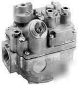 Robertshaw 700 series bleed combination valve