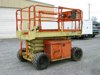2000' jlg lift, 4X4, 32' working height, dual fuel, 26'