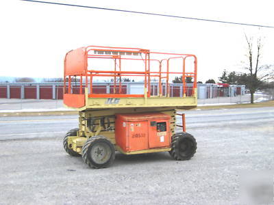 2000' jlg lift, 4X4, 32' working height, dual fuel, 26'