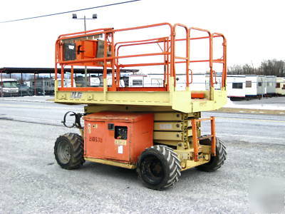 2000' jlg lift, 4X4, 32' working height, dual fuel, 26'
