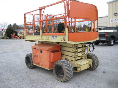 2000' jlg lift, 4X4, 32' working height, dual fuel, 26'