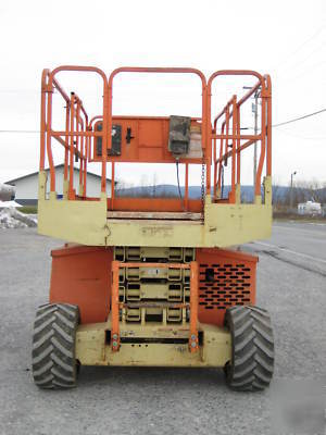 2000' jlg lift, 4X4, 32' working height, dual fuel, 26'