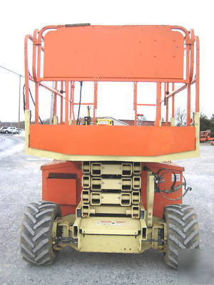 2000' jlg lift, 4X4, 32' working height, dual fuel, 26'