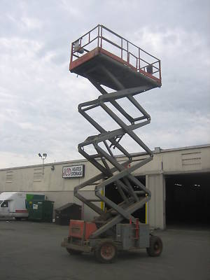 1999 skyjack #8241 4WD 47'scissor lift rough terrain,hd