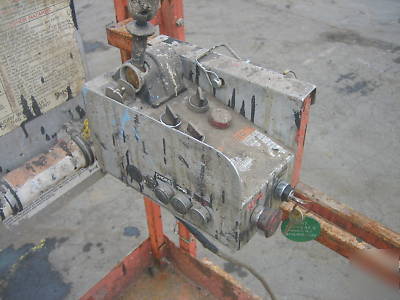 1999 skyjack #8241 4WD 47'scissor lift rough terrain,hd