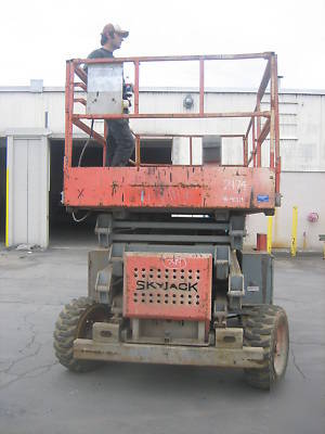 1999 skyjack #8241 4WD 47'scissor lift rough terrain,hd