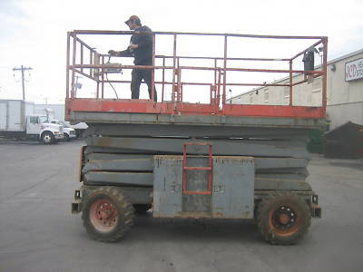 1999 skyjack #8241 4WD 47'scissor lift rough terrain,hd