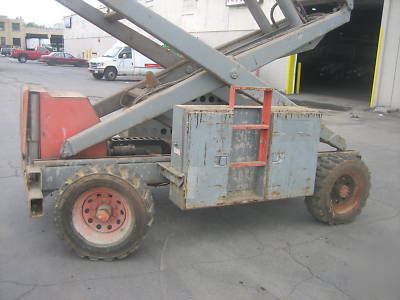 1999 skyjack #8241 4WD 47'scissor lift rough terrain,hd