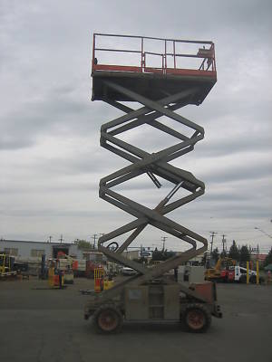 1999 skyjack #8241 4WD 47'scissor lift rough terrain,hd