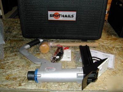 Hardwood floor nailer w case nail gun cleat nailer M3FN