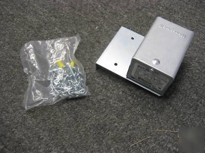 Honeywell M847A1072 spring return foot mounter actuator