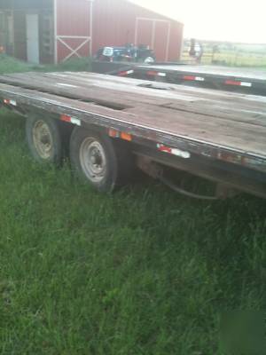 30' flatbed gooseneck trailer