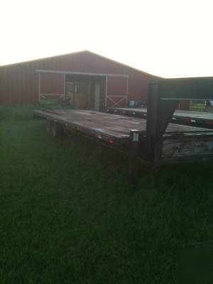 30' flatbed gooseneck trailer