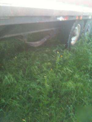 30' flatbed gooseneck trailer