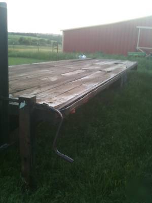 30' flatbed gooseneck trailer