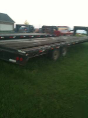 30' flatbed gooseneck trailer