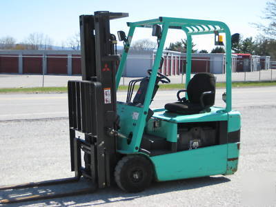 04' mitsubishi 3 wheel electric pneumatic, 784 hours 