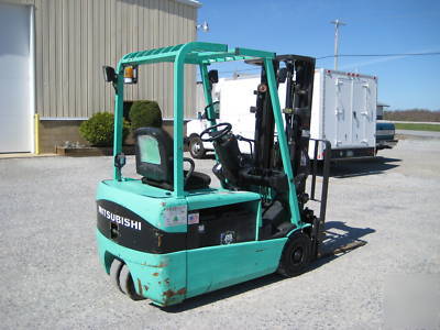 04' mitsubishi 3 wheel electric pneumatic, 784 hours 