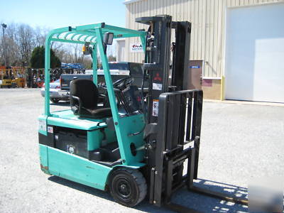 04' mitsubishi 3 wheel electric pneumatic, 784 hours 