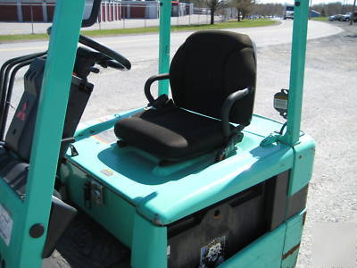 04' mitsubishi 3 wheel electric pneumatic, 784 hours 