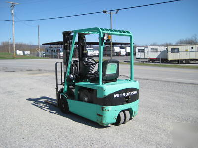 04' mitsubishi 3 wheel electric pneumatic, 784 hours 