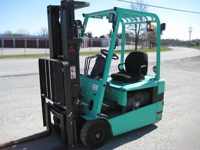 04' mitsubishi 3 wheel electric pneumatic, 784 hours 