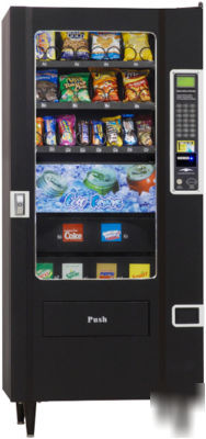 High-quantity drink / snack combo vending machine