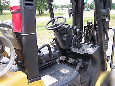 Caterpillar 5,000 lb cushion tire 2005 yr model