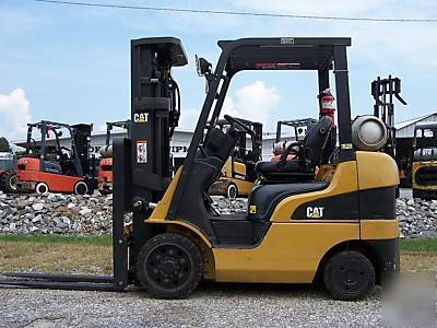 Caterpillar 5,000 lb cushion tire 2005 yr model