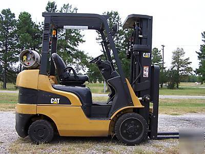 Caterpillar 5,000 lb cushion tire 2005 yr model