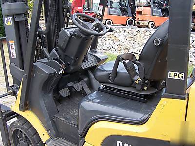 Caterpillar 5,000 lb cushion tire 2005 yr model
