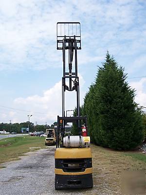 Caterpillar 5,000 lb cushion tire 2005 yr model