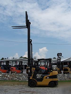 Caterpillar 5,000 lb cushion tire 2005 yr model