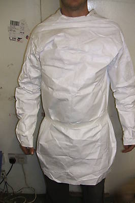Tyvek disposable lab coat medium rear opening with tie