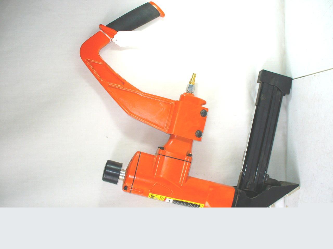 Central pneumatics cleat & staple floor nailer 99640