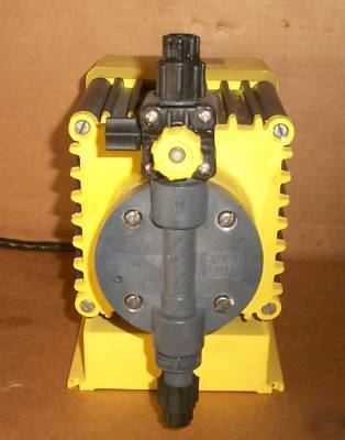 Lmi milton roy metering pump B921-398SI works great 