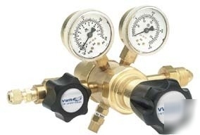 Vwr high-purity two-stage gas regulators, brass 3300755