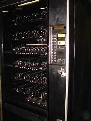 Automatic products 113 snack machine working 30-day w.