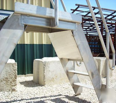 (1) stainless steel 4 step crossover ladder
