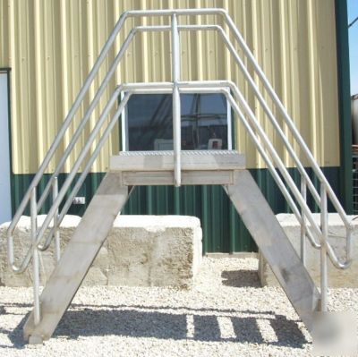 (1) stainless steel 4 step crossover ladder