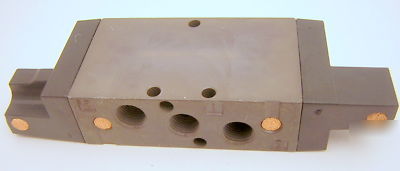 Parker P2L double solinoid operated valve 1/8