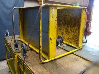 Lot of 5 carts / carts with wheels