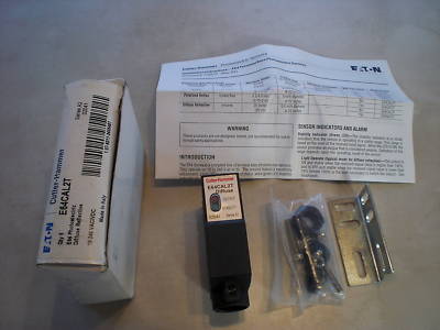 New cutler-hammer E64CAL2T photoelectric diffuse sensor